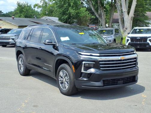 Mosaic Black Metallic 2026 Chevrolet Traverse LT