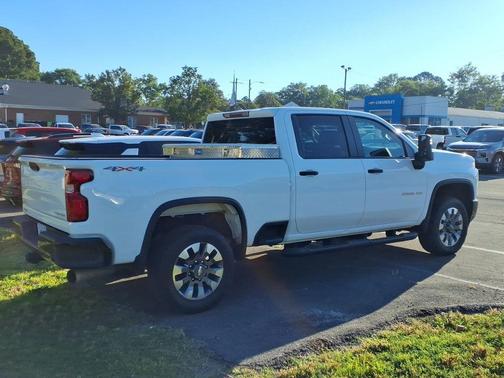 Summit White 2022 Chevrolet Silverado 2500 Custom