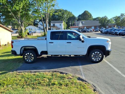 Summit White 2022 Chevrolet Silverado 2500 Custom
