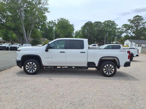 Summit White 2022 Chevrolet Silverado 2500 Custom
