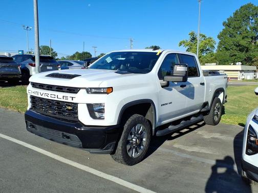 Summit White 2022 Chevrolet Silverado 2500 Custom