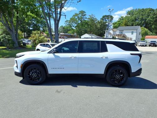 Summit White 2026 Chevrolet Traverse LT