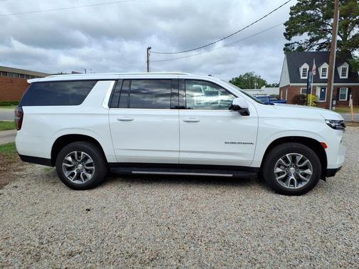 Summit White 2024 Chevrolet Suburban LT