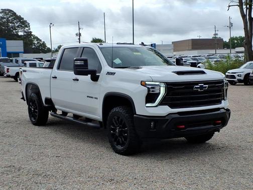 Summit White 2026 Chevrolet Silverado 2500 LT