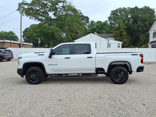 Summit White 2026 Chevrolet Silverado 2500 LT