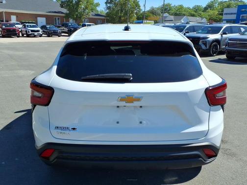 Summit White 2026 Chevrolet Trax LS