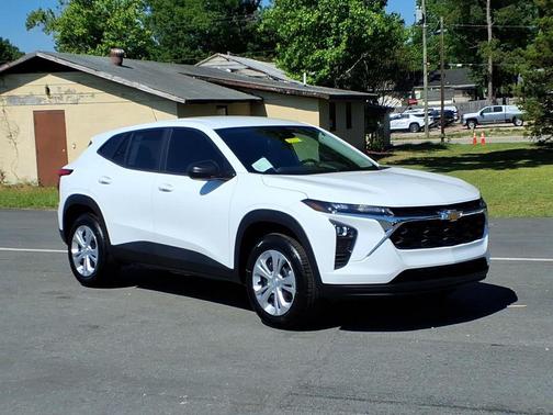 Summit White 2026 Chevrolet Trax LS