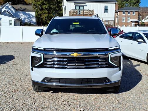 Polar White Tricoat 2026 Chevrolet Suburban Premier