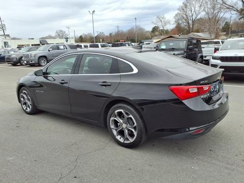 Mosaic Black Metallic 2024 Chevrolet Malibu FWD 1LT