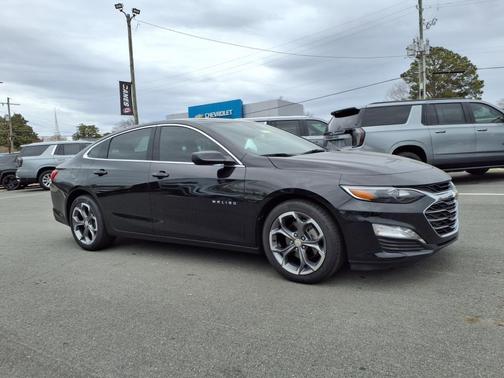 Mosaic Black Metallic 2024 Chevrolet Malibu FWD 1LT