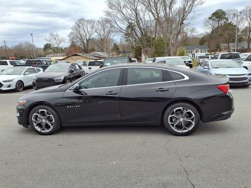 Mosaic Black Metallic 2024 Chevrolet Malibu FWD 1LT
