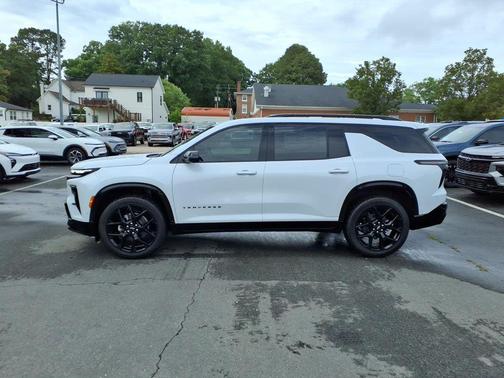 Polar White Tricoat 2026 Chevrolet Traverse RS