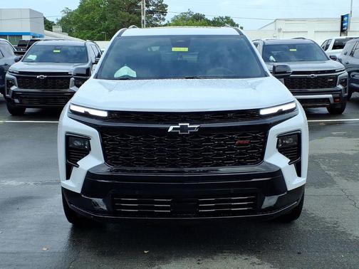 Polar White Tricoat 2026 Chevrolet Traverse RS