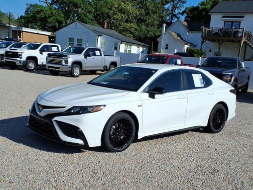 Ice Cap 2023 Toyota Camry SE