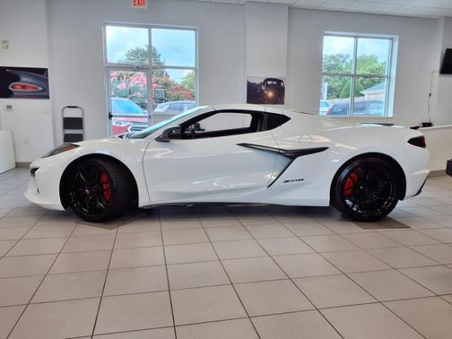 Arctic White 2025 Chevrolet Corvette Z06