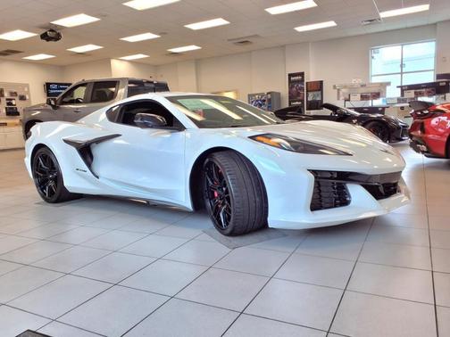 Arctic White 2025 Chevrolet Corvette Z06