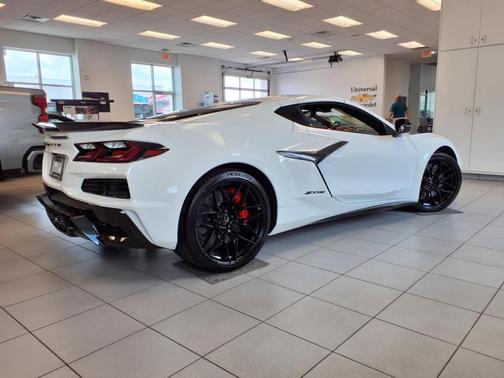 Arctic White 2025 Chevrolet Corvette Z06