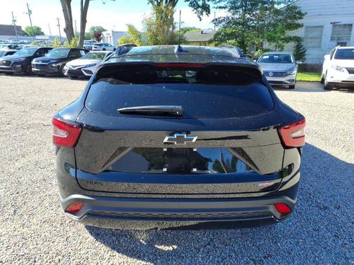 Mosaic Black Metallic 2026 Chevrolet Trax FWD 2RS