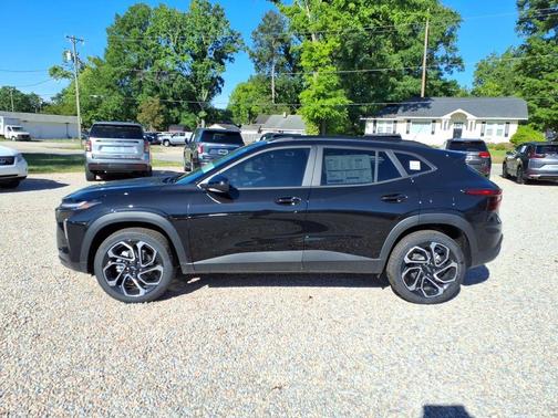 Mosaic Black Metallic 2026 Chevrolet Trax FWD 2RS