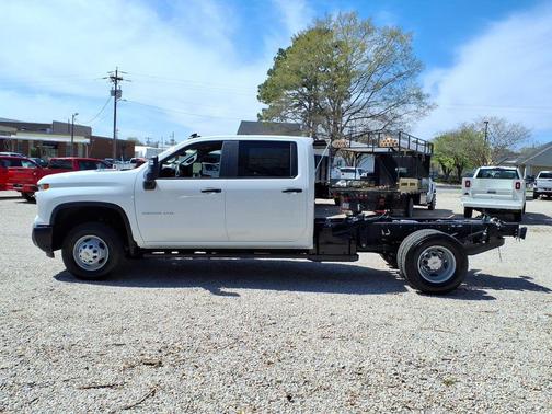Summit White 2026 Chevrolet Silverado 3500 WT