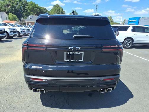Mosaic Black Metallic 2026 Chevrolet Traverse LT