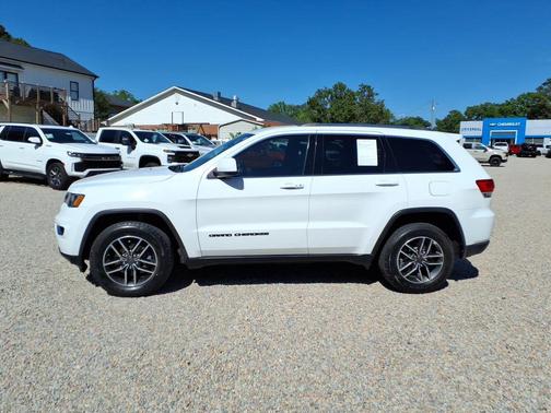 Bright White Clearcoat 2019 Jeep Grand Cherokee Laredo