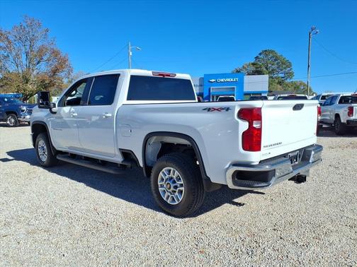 Summit White 2025 Chevrolet Silverado 2500 LT