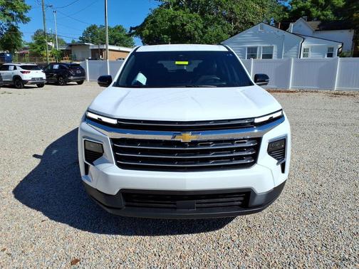 Summit White 2026 Chevrolet Traverse LT