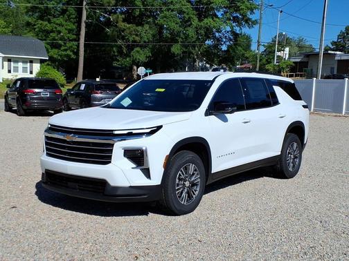 Summit White 2026 Chevrolet Traverse LT