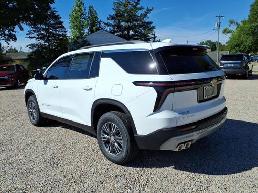 Summit White 2026 Chevrolet Traverse LT