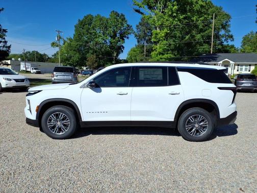 Summit White 2026 Chevrolet Traverse LT