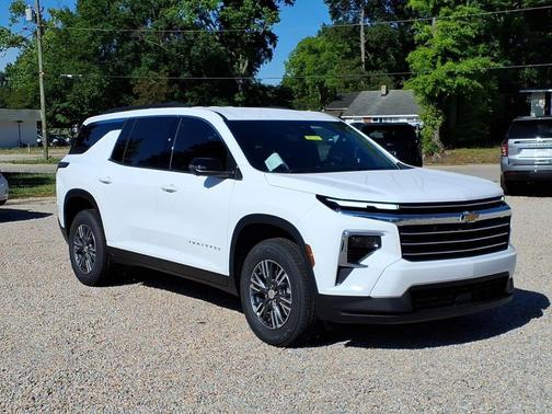 Summit White 2026 Chevrolet Traverse LT