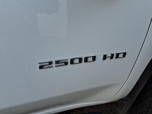 Summit White 2023 Chevrolet Silverado 2500 Custom
