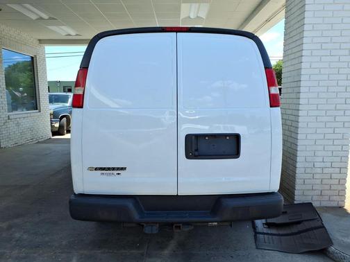 Summit White 2019 Chevrolet Express 2500 Work Van