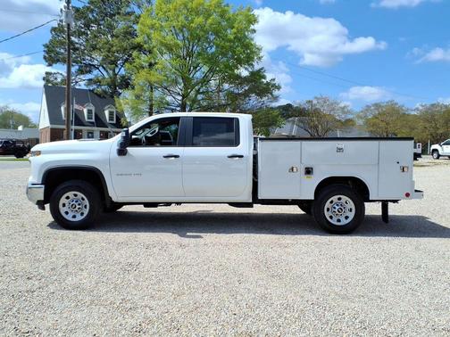 Summit White 2026 Chevrolet Silverado 3500 WT