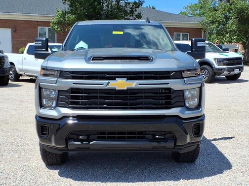 Sterling Gray Metallic 2026 Chevrolet Silverado 2500 Custom