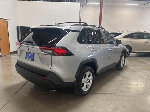 2020 Toyota RAV4 Hybrid XLE
