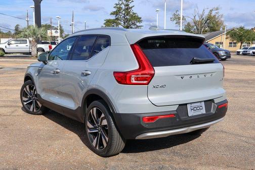 2024 Volvo XC40 B5 Plus Bright Theme