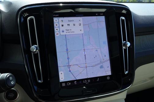 2024 Volvo XC40 B5 Plus Bright Theme