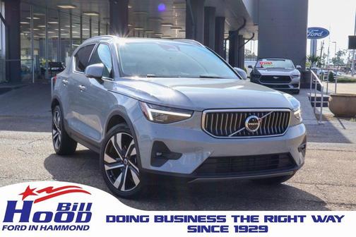 2024 Volvo XC40 B5 Plus Bright Theme