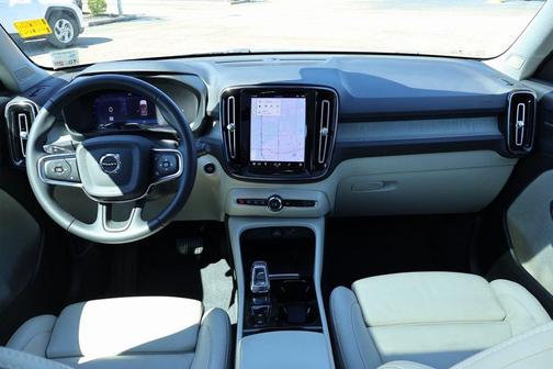 2024 Volvo XC40 B5 Plus Bright Theme