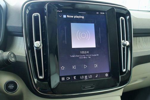 2024 Volvo XC40 B5 Plus Bright Theme