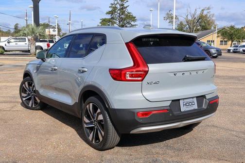 2024 Volvo XC40 B5 Plus Bright Theme