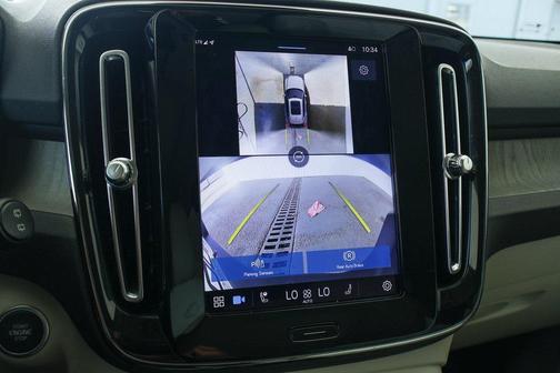 2024 Volvo XC40 B5 Plus Bright Theme