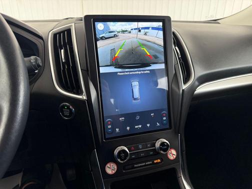 Iconic Silver Metallic 2024 Ford Edge Titanium