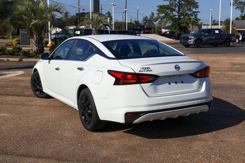 2022 Nissan Altima S FWD