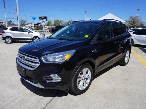 Photo 3 of 26 of 2020 Ford Escape SE
