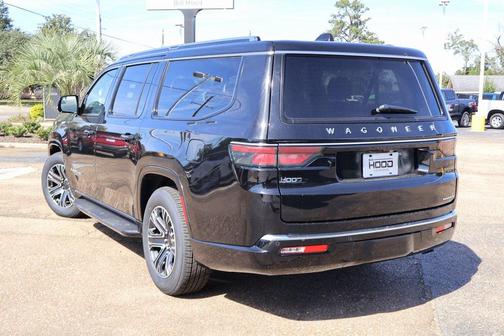 2023 Jeep Wagoneer L Series II 4x2