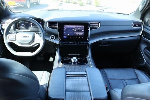 2023 Jeep Wagoneer L Series II 4x2