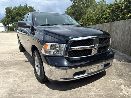 Diamond Black Crystal Pearlcoat 2024 RAM 1500 Classic SLT